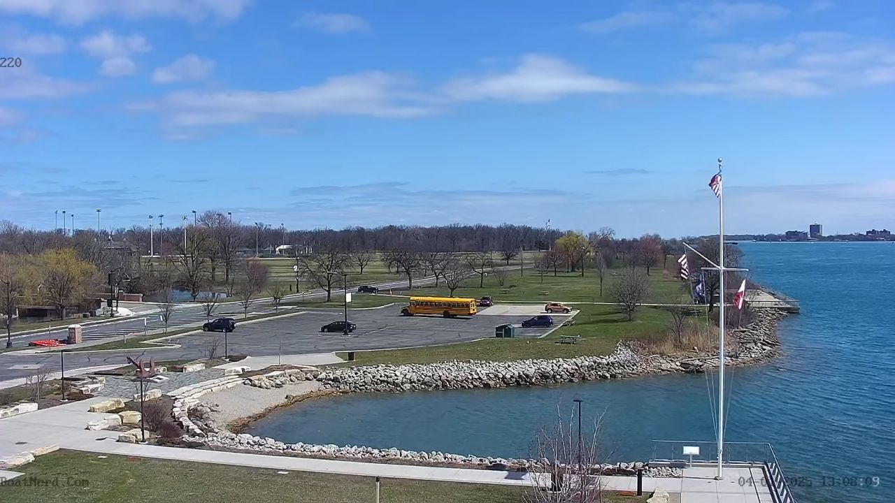 Detroit River Live Webcam Dossin Museum – Belle Isle, Michigan