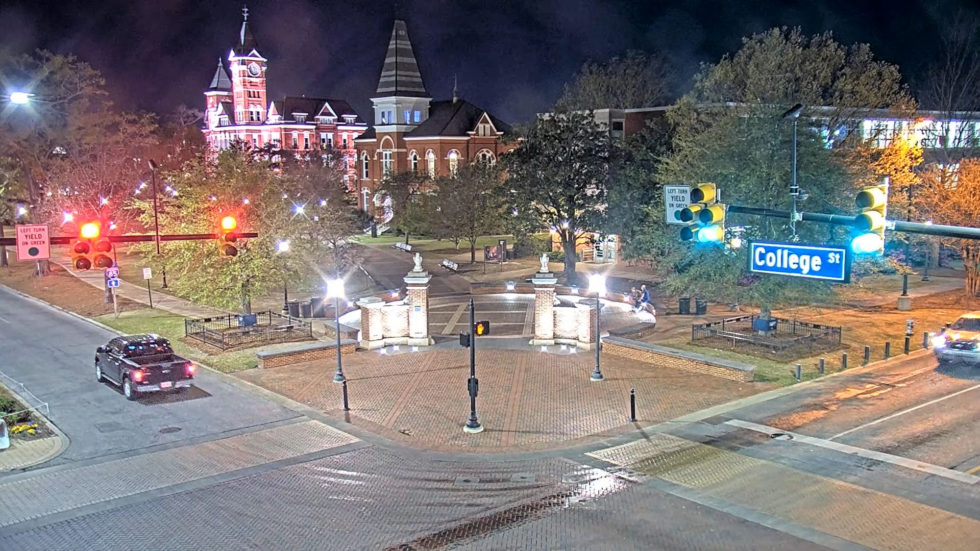 Live Cam from Toomer’s Corner – Auburn University Alabama