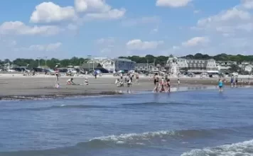 Easton Beach Snack Bar Cam Newport County, Rhode Island New