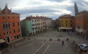 Live Webcam Narodni Trg Square - Pula, Croatia