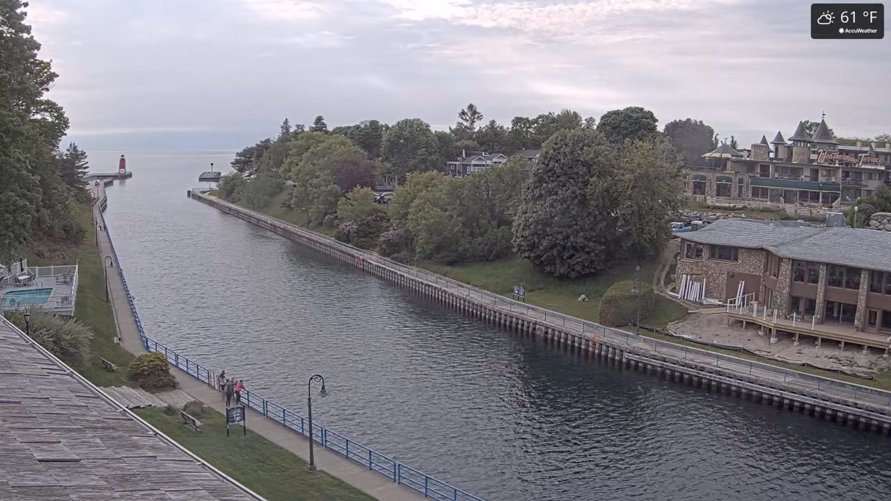 Live Webcam Video Pine River – Charlevoix, Michigan