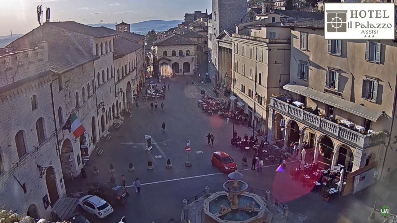Piazza del Comune in Assisi Live Webcam Video – Italy