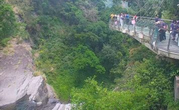 Xiao Wulai Skywalk Waterfall, Taiwan, China Live Webcam