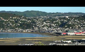 Lyall Bay - Wellington Airport - New Zealand Live Webcam