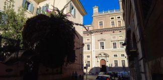 Piazza Della Minerva Live Webcam Rome, Italy