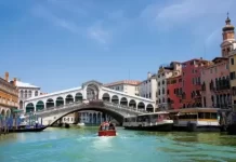 Rialto Bridge Webcam Venice, Italy