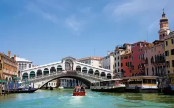 Rialto Bridge Webcam Venice, Italy