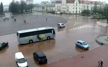 New Krasna Square Chernihiv, Ukraine Live Street Camera