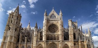 León Cathedral Live Stream Cam Plaza Regla Square, Spain New