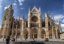 León Cathedral Live Stream Cam Plaza Regla Square, Spain New