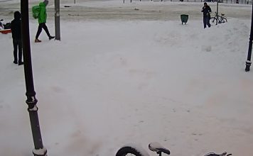 Live Cam Inter-sever Shopping Entrance Stream, Moscow, Russia New