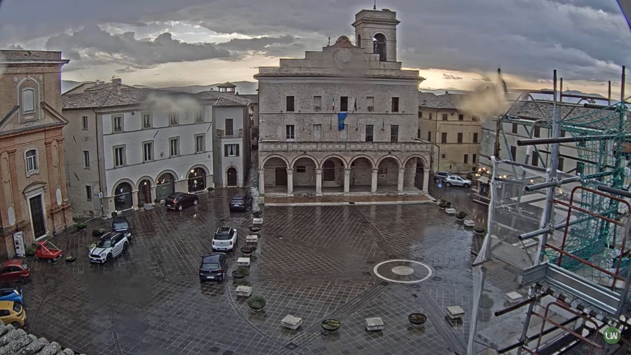 Piazza del Comune Live Webcam Town Square, Montefalco