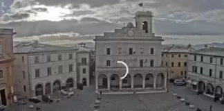 Live Piazza Del Comune Webcam Stream Town Square, Montefalco New