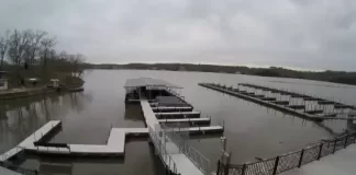 Lake Ozark, Missouri Live Webcam New Paradise Parasail