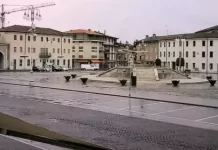 Live Maniago, Italy City Central Square Webcam New