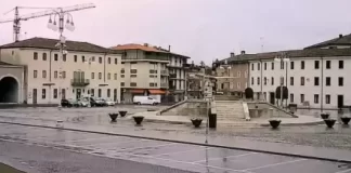 Live Maniago, Italy City Central Square Webcam New