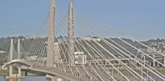 Live Tilikum Crossing Bridge Webcam Portland, Oregon New