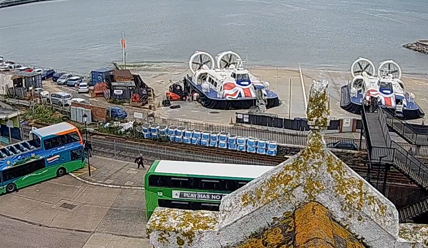 Ryde Pier Head Railway Station Live Webcam – Isle of Wight