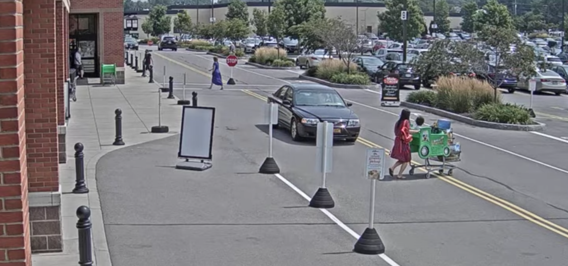 Wegmans Grocery Live Webcam – Fairport, New York