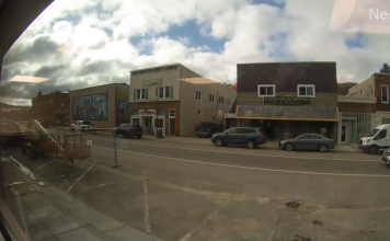 Downtown Munising, Michigan Live Webcam | Hd Video