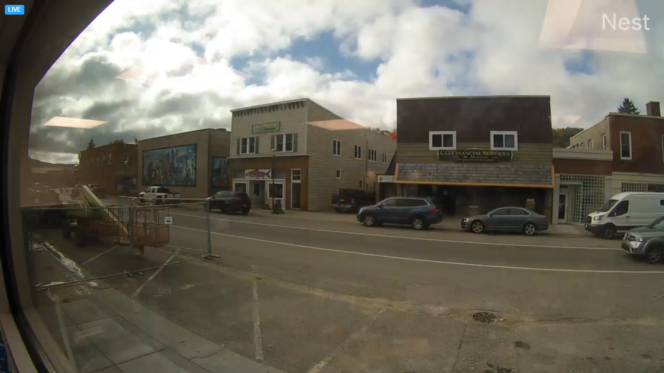 Downtown Munising, Michigan Live Webcam HD Video Live Beach Cam