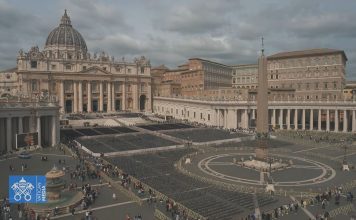 Saint Peter's Square Live Webcam Vatican City, Rome