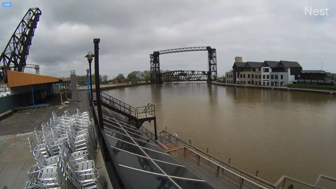 Music Box Supper Club Bridge Live Webcam – Cuyahoga River