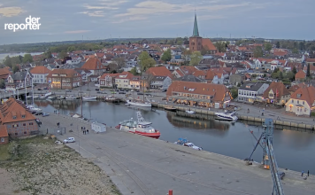 Neustadt Harbour Live Webcam - Holstein - Video