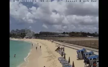 Maho Beach Cam, Simpson Bay