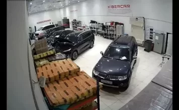 Kiberkar Car Shop Webcam Moscow, Russia