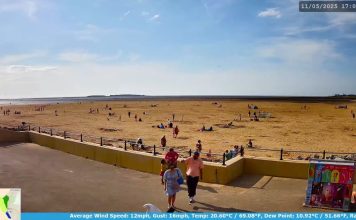 Wirral Webcam West Kirby Beach - Hilbre Island - Merseyside