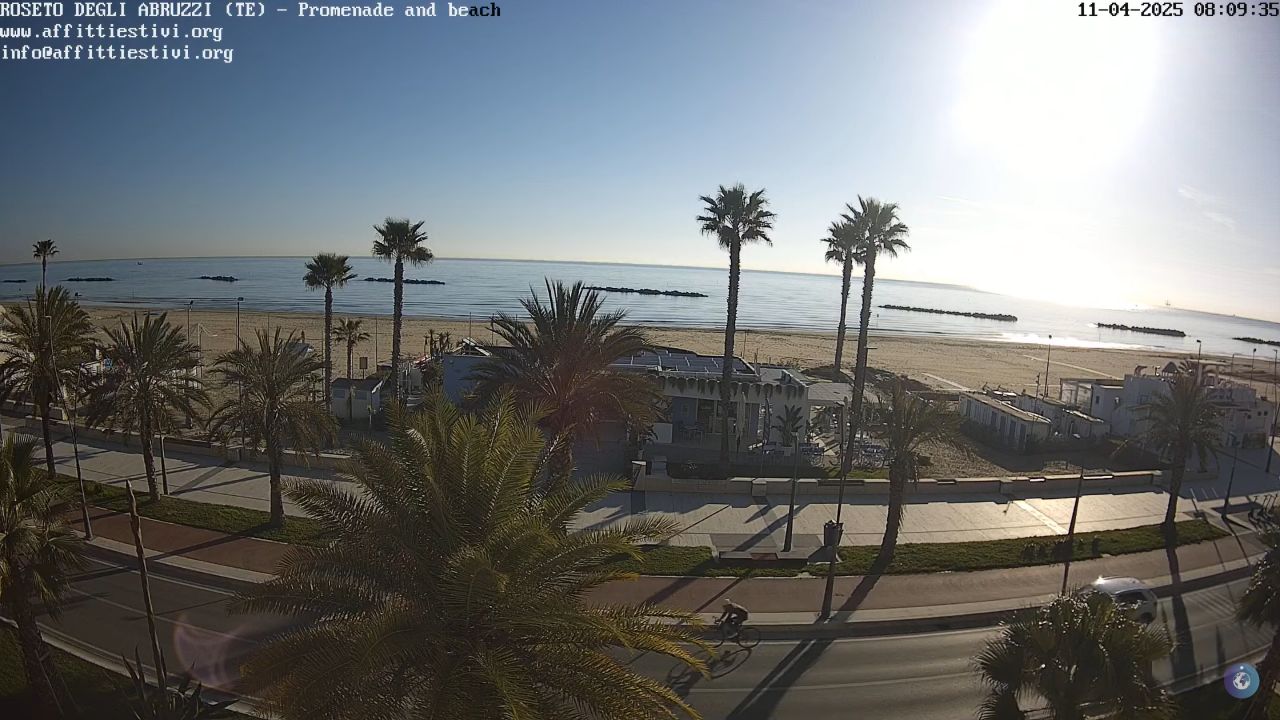 Roseto degli Abruzzi Live Webcam Lungomare Roma, Italy
