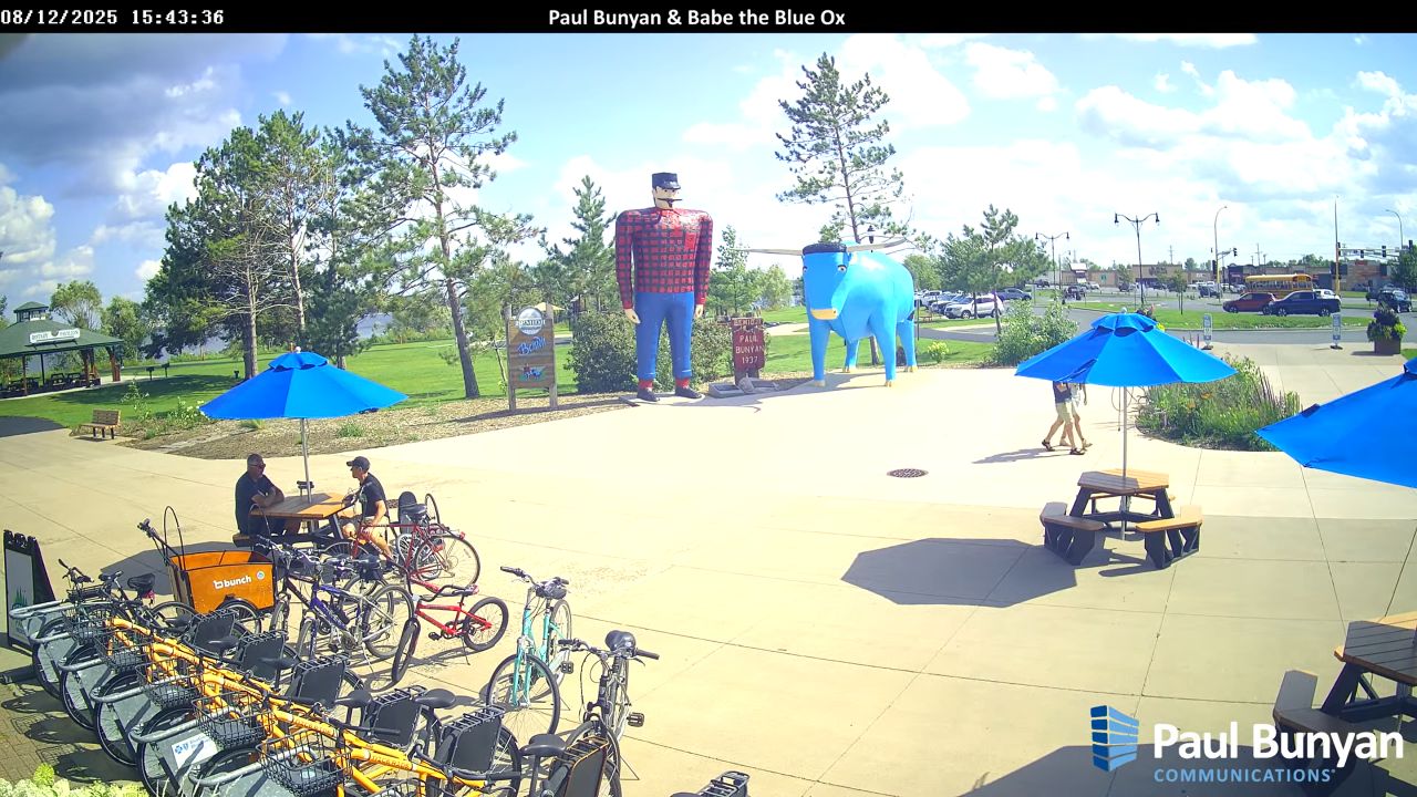 Live Webcam Paul Bunyan and Babe the Blue Ox