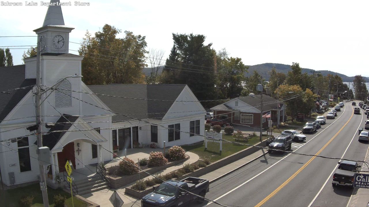 Schroon Lake Department Store Live Webcam – New York, USA